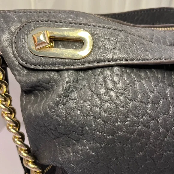 Vince Camuto Black Pebbled Leather Shoulder Bag with Gold Chain Detail - Picture 2 of 12